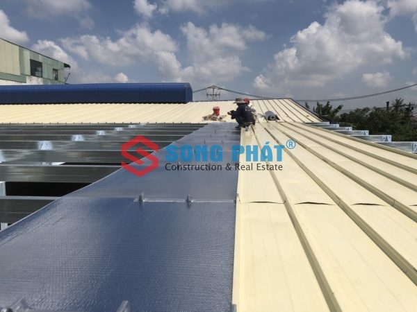 Giải pháp chống nóng mái tôn nhà xưởng hiệu quả